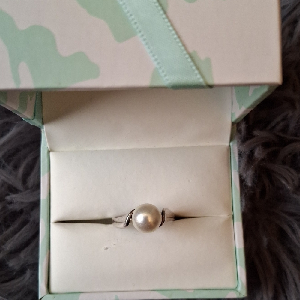 Elegant Silver Pearl Ring
